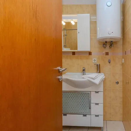 Tukara Apartment Vir